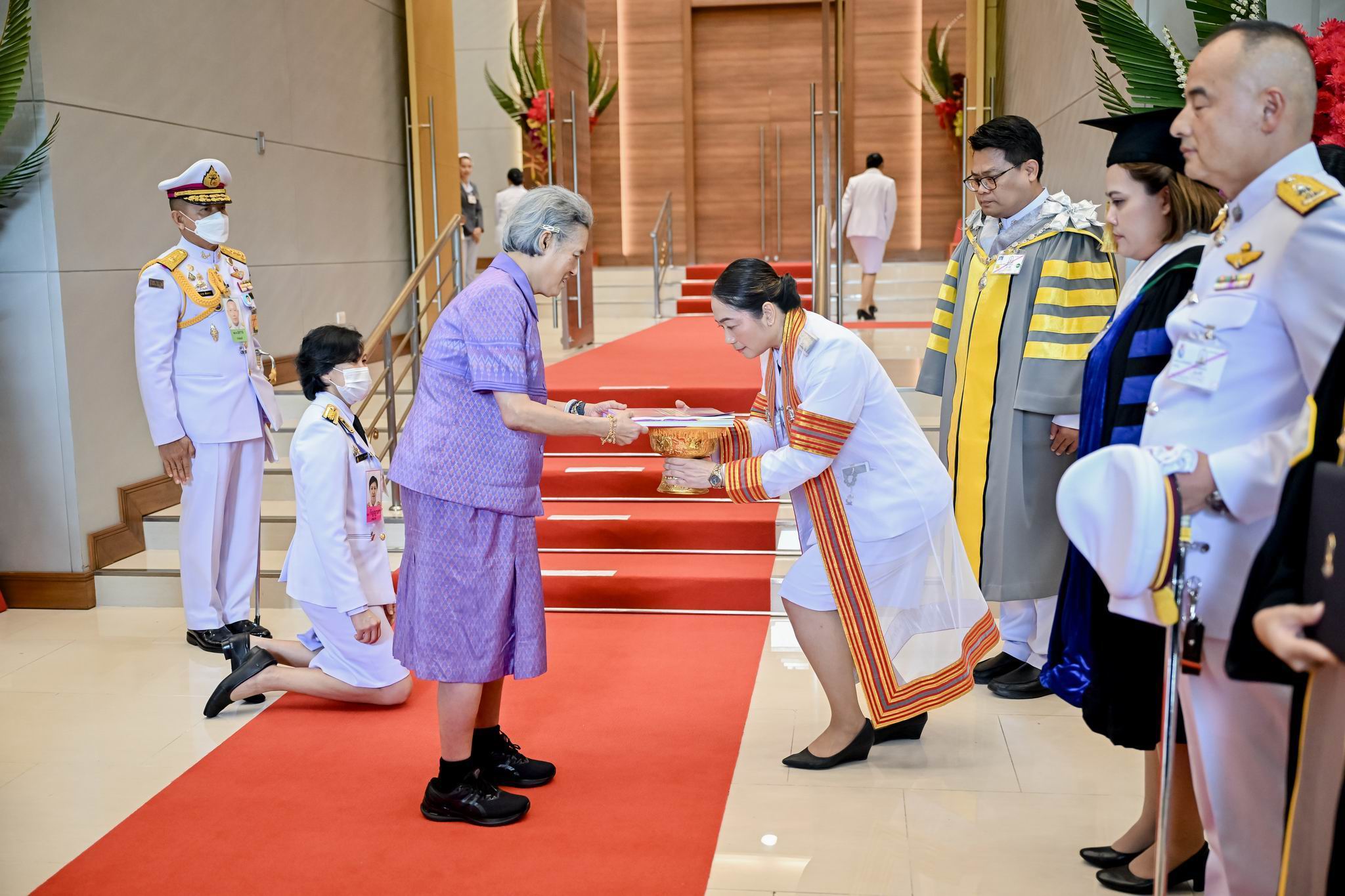 ผู้บริหารนำนิสิตกองทุนฯ เข้าเฝ้าฯ